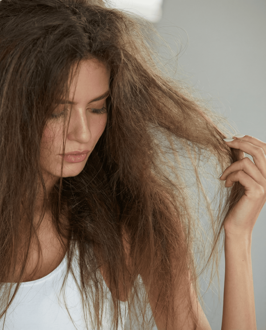 The Complete Guide to Reducing Hair Loss Naturally: Causes, Ingredients, & Complete Care Routine - Mindful Molecules